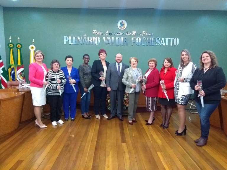 Homenageadas com o Presidente da Câmara Clayton Rigo